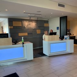Holiday Inn Express & Suites Olathe West - Front desk