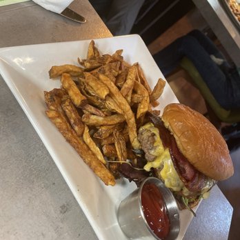 Southern Kitchen - Cheeseburger and home fries - Southern Near Me - Richmond, Virginia