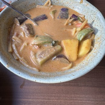 Yin Dee Thai Cuisine - Curry add in peanut sauce - Thai Near Me - Portland, Oregon Yin Dee Thai Cuisine - Curry add in peanut sauce - Thai Near Me - Portland, Oregon