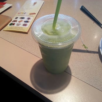 Pho Xinh Xinh - a green smoothie and a bowl of salad - Vietnamese Near Me - Calgary, Alberta