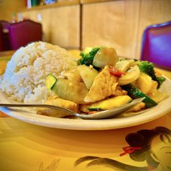Ming's Restaurant - Stir fry vegetables with chicken. 5 out of 5. Very good.
