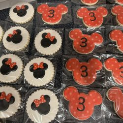 Bakin Me Crazy Creations - My daughter's third birthday- Minnie Mouse!