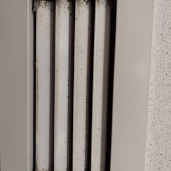 Comfort Inn - Dirty vent. Saw particles coming out of vent when air was on. - Hotels Near Me - Albert Lea, Minnesota