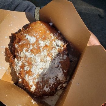 BB&B Bread Truck - Deep fried sticky bun - Food Trucks Near Me - Indianapolis, Indiana