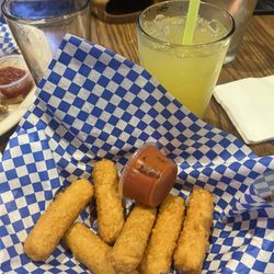 Mingles Bar & Grill - Mozz Stix, peach iced tea
