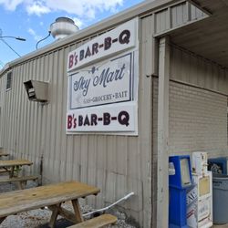 B's Hickory Smoke Bbq - Outside