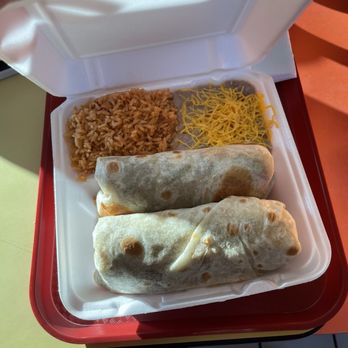Robertitos Mexican Food - 2 beef burritos combination plate! - Mexican Near Me - Fallbrook, California Robertitos Mexican Food - 2 beef burritos combination plate! - Mexican Near Me - Fallbrook, California