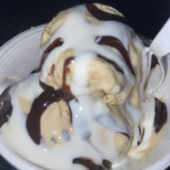 Chloe'S Corner - Graham slam ice cream w hot fudge & marshmallow cream - Ice Cream & Frozen Yogurt Near Me - Philadelphia, Pennsylvania