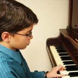 Académie de musique de Montréal - Piano Lessons Montreal / Cours de piano montreal