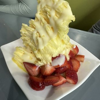 Nu Ice & Drinks - Mango shaved ice with condensed milk and strawberries - Desserts Near Me - Houston, Texas Nu Ice & Drinks - Mango shaved ice with condensed milk and strawberries - Desserts Near Me - Houston, Texas