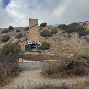 Stough Canyon Park - Something at the top on one of the trails - Parks Near Me - Burbank, California Stough Canyon Park - Something at the top on one of the trails - Parks Near Me - Burbank, California