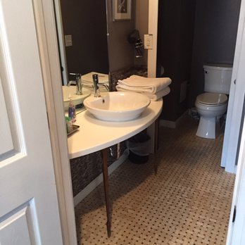 The Dwight D - Updated bath - Hotels Near Me - Philadelphia, Pennsylvania The Dwight D - Updated bath - Hotels Near Me - Philadelphia, Pennsylvania