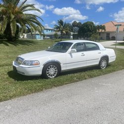 Stippy's Driving Service - Roomy Lincoln town car