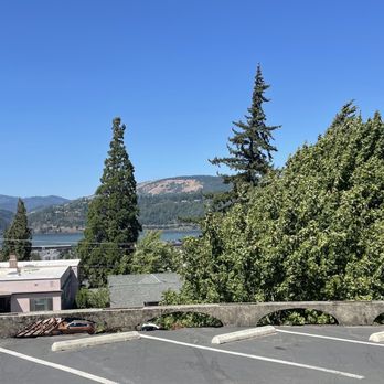 Stoltz Vineyards - Here is a pic of our view from the table! - Wineries Near Me - Hood River, Oregon Stoltz Vineyards - Here is a pic of our view from the table! - Wineries Near Me - Hood River, Oregon