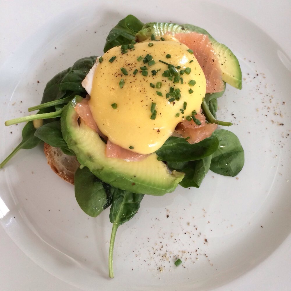 No. 11 Pimlico Road - Eggs Royale (Benedict with salmon, avocado, spinach) - British Near Me - London, XGL No. 11 Pimlico Road - Eggs Royale (Benedict with salmon, avocado, spinach) - British Near Me - London, XGL