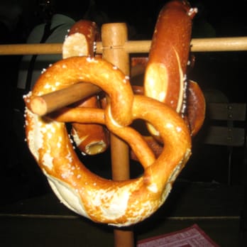 Theresienbräu - Laugenbrezen - Brewpubs Near Me - Innsbruck, 7