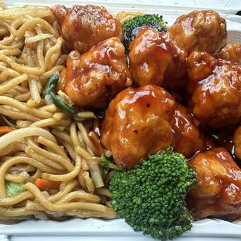 Great Dragon - 左宗鷄配蝦撈麵 - Chinese Near Me - Brooklyn, New York Great Dragon - 左宗鷄配蝦撈麵 - Chinese Near Me - Brooklyn, New York