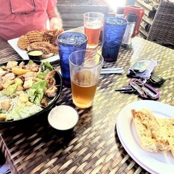 Hobo's Cafe - Blackened Shrimp Caesar Salad and Lobster Bell Pepper Sandwich with draft beers - New American Near Me - Key Largo, Florida