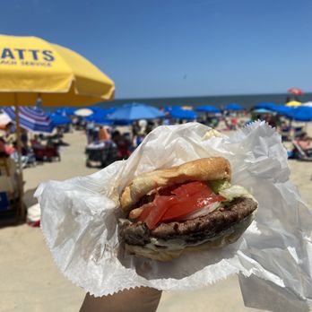 Gus & Gus Place - Cheeseburger with all the toppings - Burgers Near Me - Rehoboth Beach, Delaware