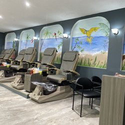 V Nails & Spa