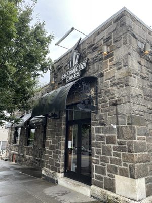 Charm City Cakes by null