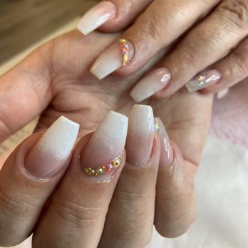 Latoya_Nails_xox - Ombré and bling - Nail Salons Near Me - Cork, Colorado