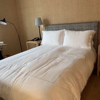 Hotel 850 SVB - Bedroom. Queen Bed.  Nicely work by housekeeping. - Hotels Near Me - West Hollywood, California