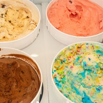 Oh So Good Ice Cream - Display case of flavours - Ice Cream & Frozen Yogurt Near Me - Toronto, Ontario