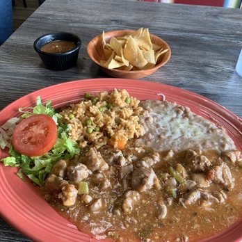 El Capricho Restaurant - Chili Verde - Breakfast & Brunch Near Me - Santa Paula, California El Capricho Restaurant - Chili Verde - Breakfast & Brunch Near Me - Santa Paula, California