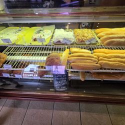 Bakery bread display counter (05-06-2025)