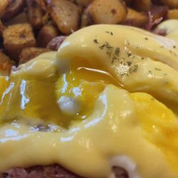 Nellie Rose - The Farm House - See thr egg? Perfect