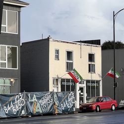 Fregene's Pizza - Petaluma