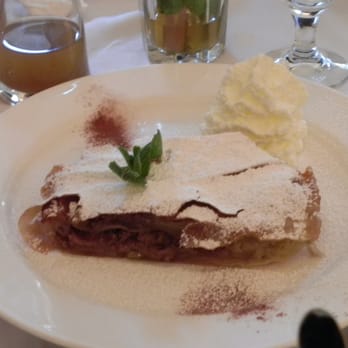 Amacord - Apple strudel - Cafes Near Me - Vienna, 9