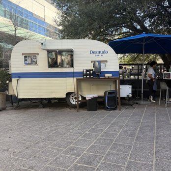 Desnudo Coffee - Outside - Coffee Roasteries Near Me - Austin, Texas
