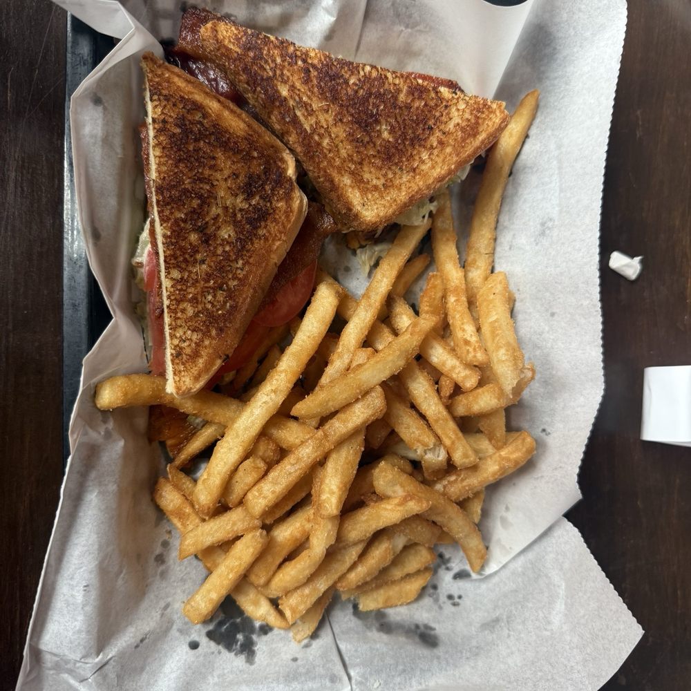 Main Street Tavern - BLT with fries - American Near Me - Montevallo, Alabama Main Street Tavern - BLT with fries - American Near Me - Montevallo, Alabama