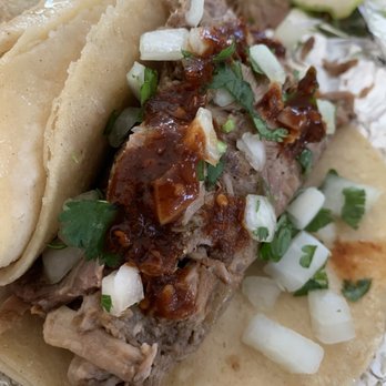 Carnitas El Momo - Have to add condiments otherwise too bland - Food Trucks Near Me - Los Angeles, California Carnitas El Momo - Have to add condiments otherwise too bland - Food Trucks Near Me - Los Angeles, California