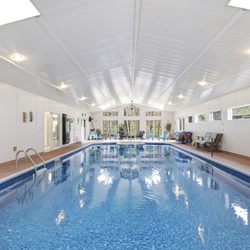 Third Coast Vacations - Indoor heated pool, bright and spacious. Perfect for year round Harbor Country getaways near New Buffalo, beach and downtown.