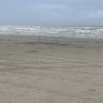 Port Aransas Beach - So much trash on the beach - shoes, cups, plastic of all kinds, broken canopies. - Beaches Near Me - Port Aransas, Texas Port Aransas Beach - So much trash on the beach - shoes, cups, plastic of all kinds, broken canopies. - Beaches Near Me - Port Aransas, Texas