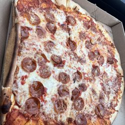 Pizza Soul - Large pepperoni and peppers. Toppings in good balance, love the oregano heavy sauce