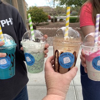 Toasted Mallow - Cookie Monster, mint Oreo, frozen hot chocolate, birthday cake - Desserts Near Me - Gilbert, Arizona