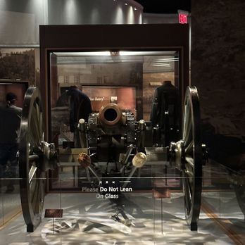 Gettysburg Museum and Visitor Center - Cannon - Visitor Centers Near Me - Gettysburg, Pennsylvania
