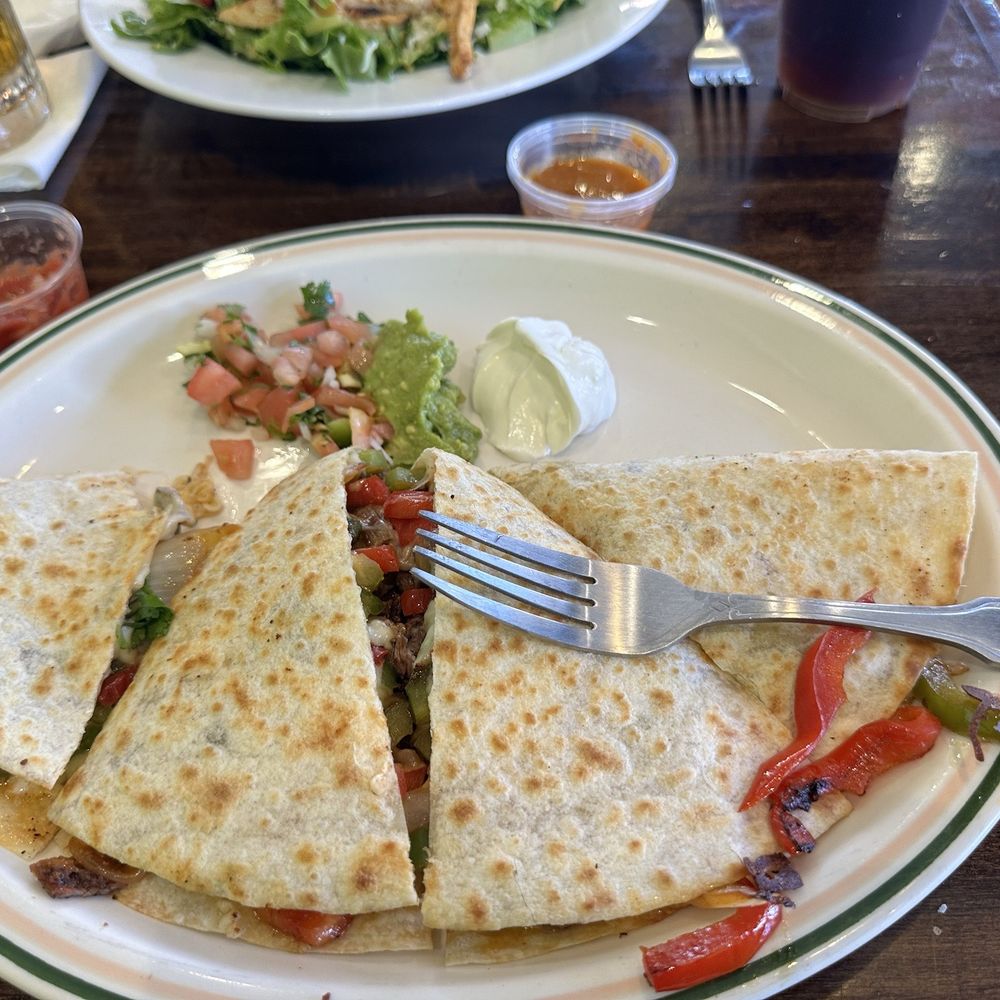 Leo's Mexican Grill - Fajita quesadilla - Mexican Near Me - Long Beach, California
