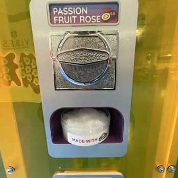 Sloomoo Institute - Chicago - Smell of the slime - Amusement Parks Near Me - Chicago, Illinois