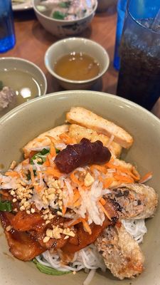 Com Tam Thuan Kieu by null