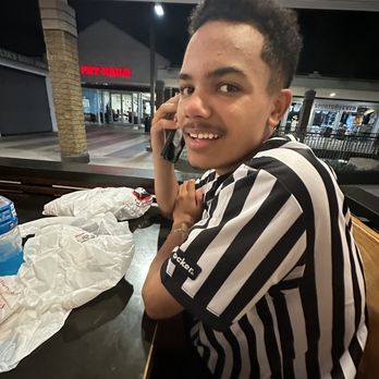 Foot Locker - I asked this employee for shoes and we started talking. MANS LITERALLY BOUGHT ME PANDA LOL. GIVE THIS GUY A RAISE! - Shoe Stores Near Me - San Diego, California