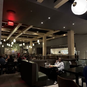 Cooper’s Hawk Winery & Restaurant - Main Restaurant Seating Area - New American Near Me - Ashburn, Virginia