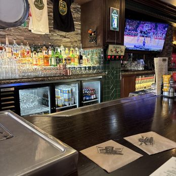 Hennessey's Tavern - Bar - Irish Pub Near Me - Las Vegas, Nevada