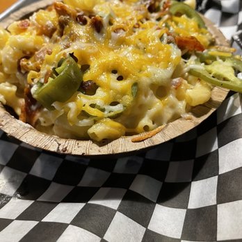 Hank's Filling Station - Bacon Jalapeno Mac - Bars Near Me - Norfolk, Virginia