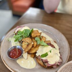 OEB Breakfast - Newport Beach - Smoked Pastrami Benedict