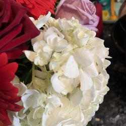 Santa Barbara Floral Artistry - Close up of florist choice